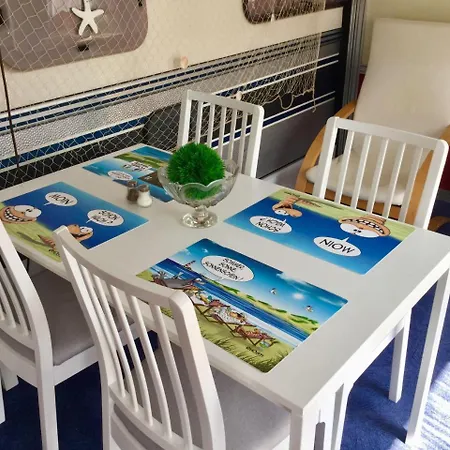 Gepflegter-Schoener-Wohnwagen-350-M-Vom-Meer-Kompl-Eingerichtet Holiday home Groemitz