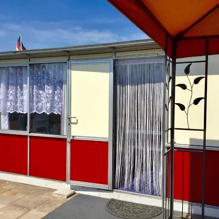 Gepflegter-Schoener-Wohnwagen-350-M-Vom-Meer-Kompl-Eingerichtet Groemitz